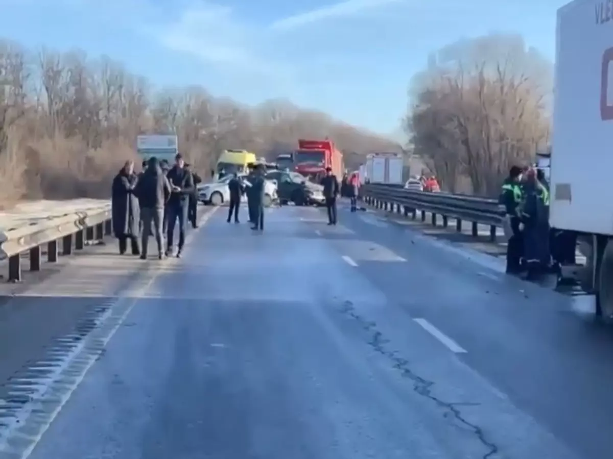 Движение в сторону Краснодара ограничено из-за ДТП на трассе в Ростовской области