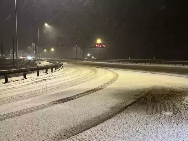 Ростовчан предупредили об опасностях на дорогах из-за снега с дождем