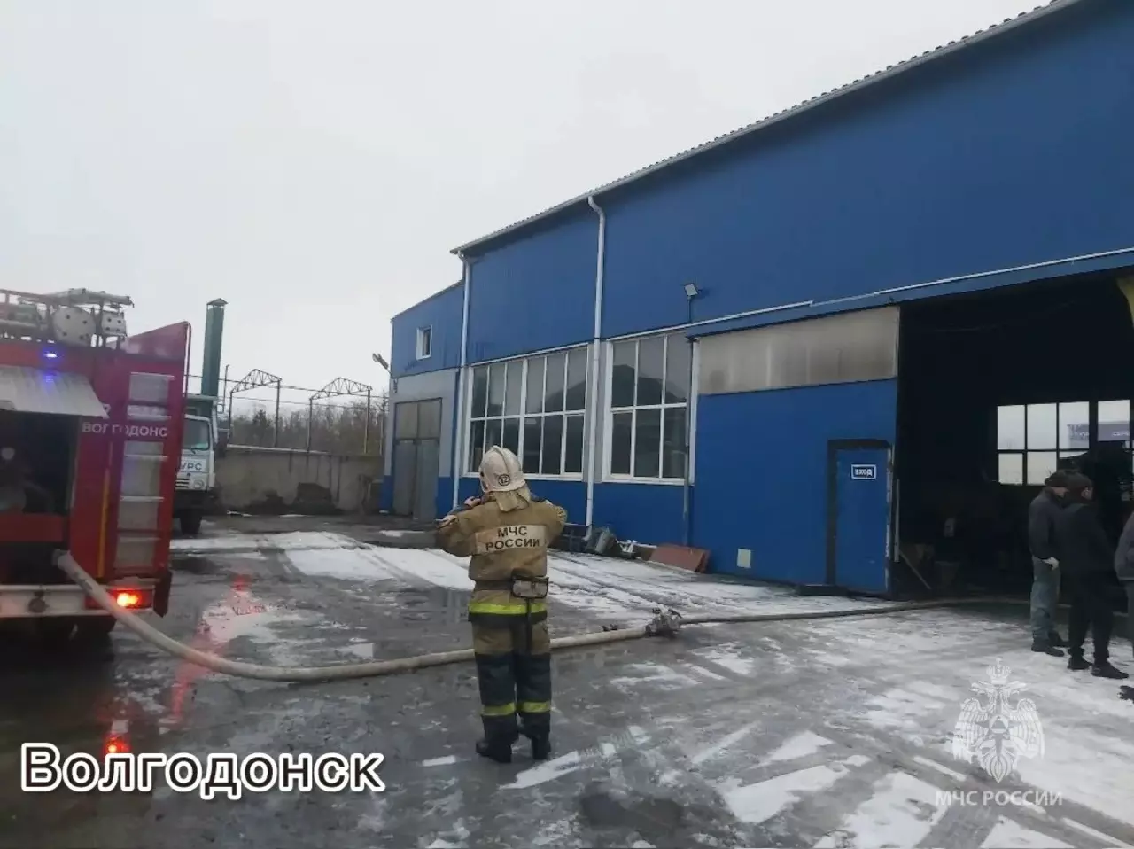 Из-за неисправной проводки в Ростовской области сгорели гараж и автосервис