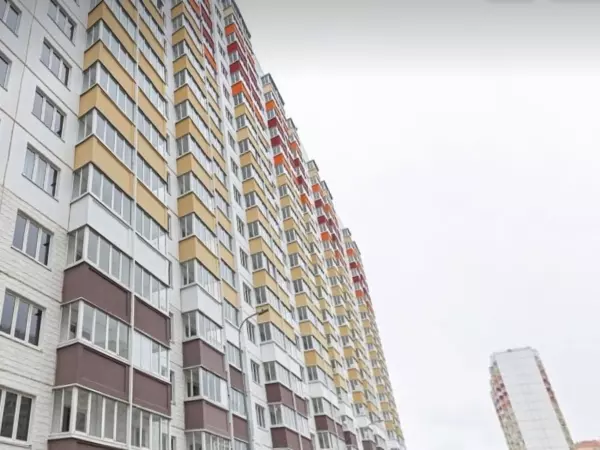 Фото к материалу: Мать искала дочь и нашла тело: в Ростове в Суворовском 14-летняя девочка разбилась, выпав из окна