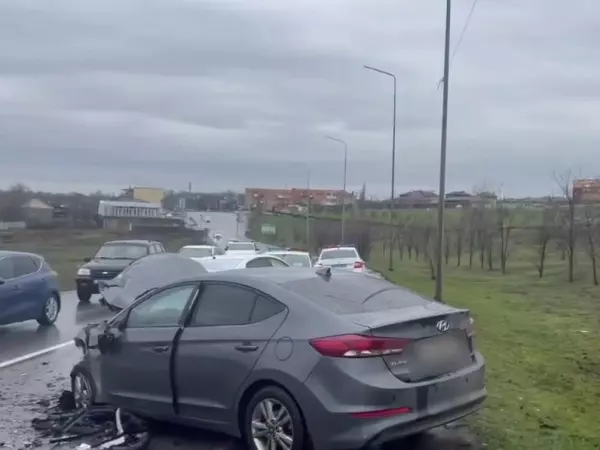 Фото к материалу: В жестком ДТП на Вавилова в Ростове пострадали три человека