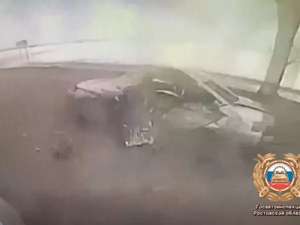 Фото к материалу: Под Таганрогом в жестком ДТП с грузовиком погиб водитель легковушки