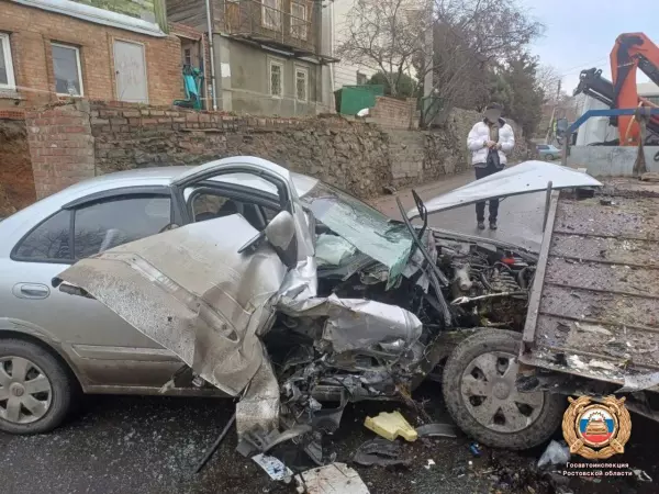Фото к материалу: В Ростове-на-Дону мужчина пострадал в цепном ДТП с тремя автомобилями