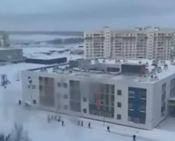 Фото к материалу: В Нижнекамске 7-классник напал на лицей и ранил человека: хронология событий