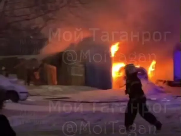 Фото к материалу: Появились подробности мощного пожара на Мариупольском шоссе в Таганроге