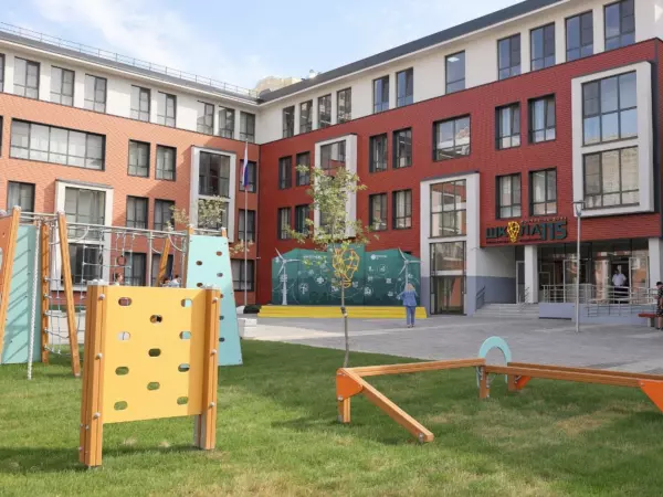 Фото к материалу: В каждой третьей школе Ростовской области не платили законные надбавки учителям