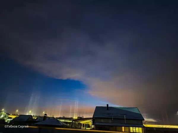 Фото к материалу: Жители Ростовской области поразились красотой световых столбов: фоторепортаж 