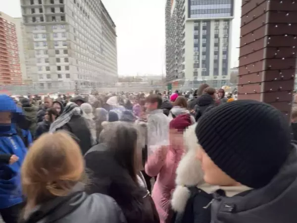 Фото к материалу: В Ростове эвакуировали детей из школы №60