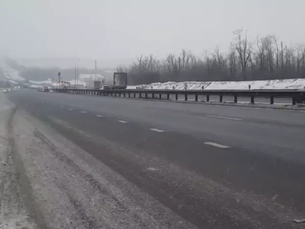 Фото к материалу: Метель и гололед: донских автомобилистов предупредили о непогоде на дорогах