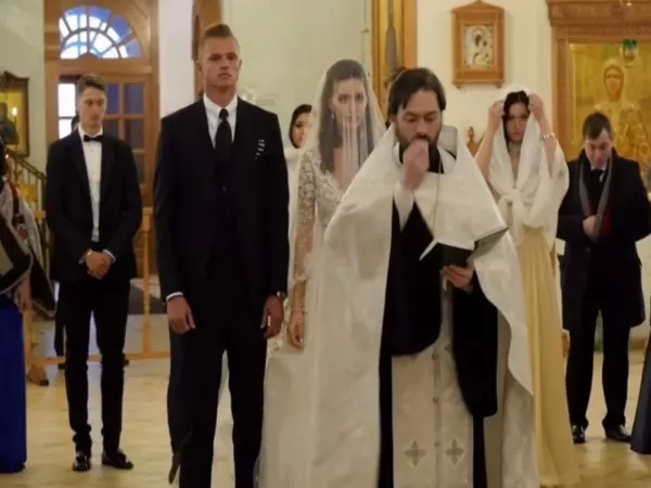 Фото к материалу: Анастасия Костенко опубликовала архивные кадры венчания с Дмитрием Тарасовым