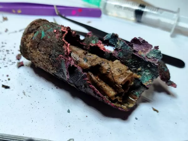 Фото к материалу: Поисковики нашли под Ростовом загадочную гильзу с текстом времен ВОВ