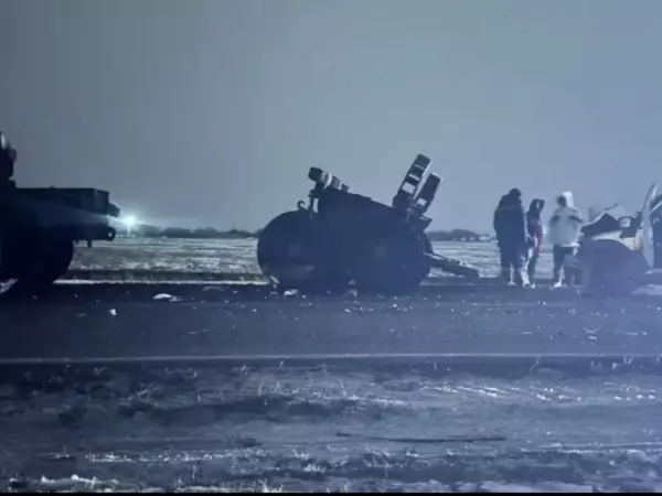 Фото к материалу: Влетел в припаркованный грузовик: в жестком ДТП на трассе в Ростовской области погиб водитель иномарки