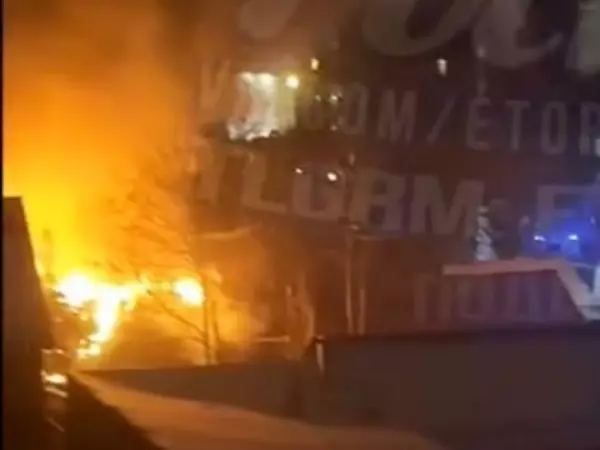 Фото к материалу: Полыхает 2-этажный дом: стали известны подробности утреннего пожара в Ростове