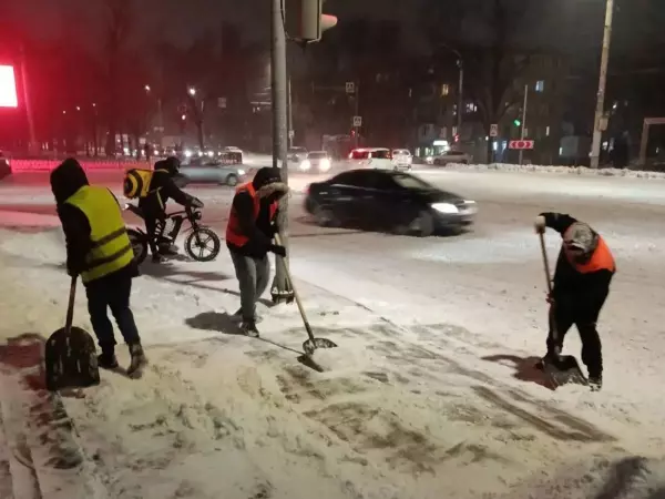 Фото к материалу: В Ростове ночью будет задействовано 115 машин для расчистки улиц