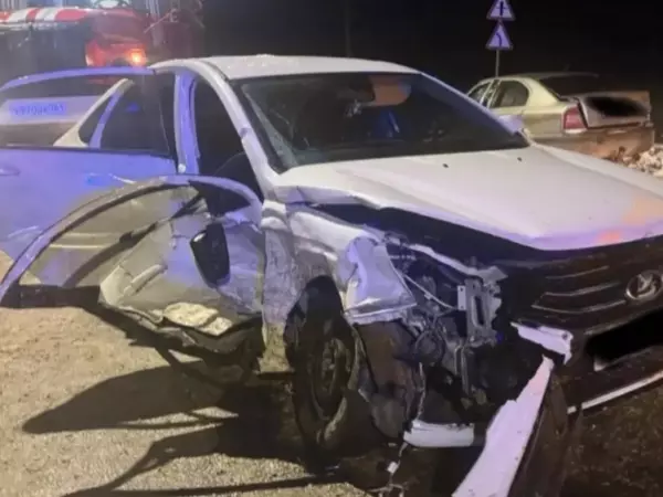 Фото к материалу: Смяло, словно консервную банку: в жестком ДТП с легковушками в Ростовской области пострадали двое