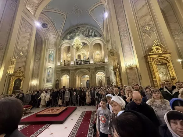 Фото к материалу: Ростовчане собрались на службу Кафедральный собор Рождества Пресвятой Богородицы