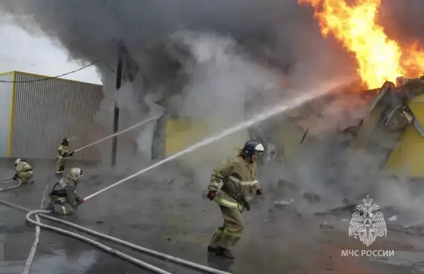 Фото к материалу: В Ростовской области за минувшие сутки на места ЧП выезжали более сотни спасателей 