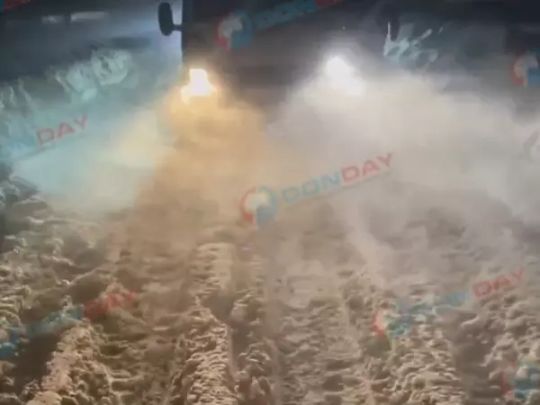 Фото к материалу: Машины и общественный транспорт застряли на заснеженных дорогах в Ростовской области