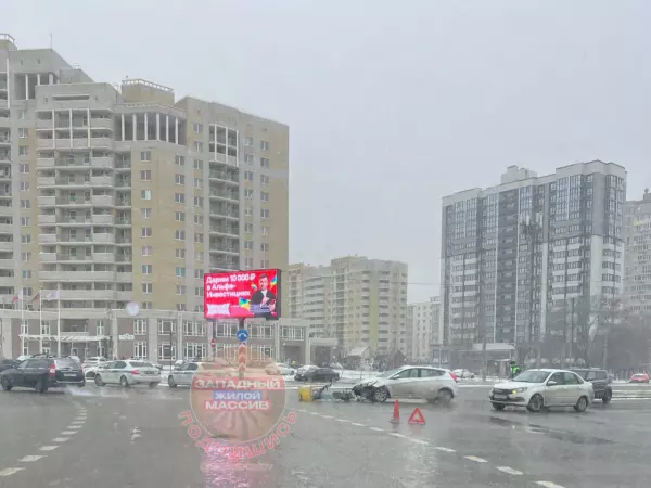 Фото к материалу: В ДТП с иномаркой на Западном в Ростове пострадала пассажирка электровелосипеда