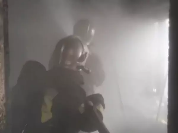 Фото к материалу: В Ростове из-за пожара в квартире эвакуировали жителей многоэтажки 