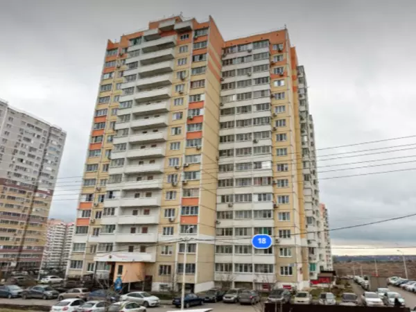 Фото к материалу: В Ростове парень разбился насмерть, выпав из окна многоэтажки на Суворовском