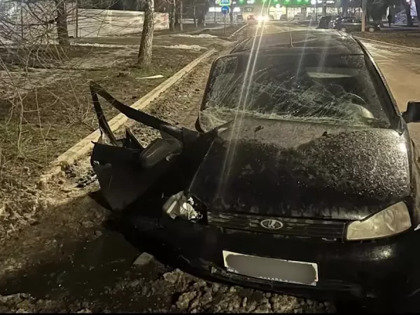 Фото к материалу: В Зверево школьник украл ключи от автомобиля у родителей и устроил ДТП 