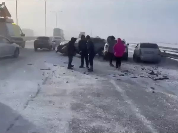 Фото к материалу: Столкнулись семь авто: стали известны подробности жесткого ДТП в Аксайском районе