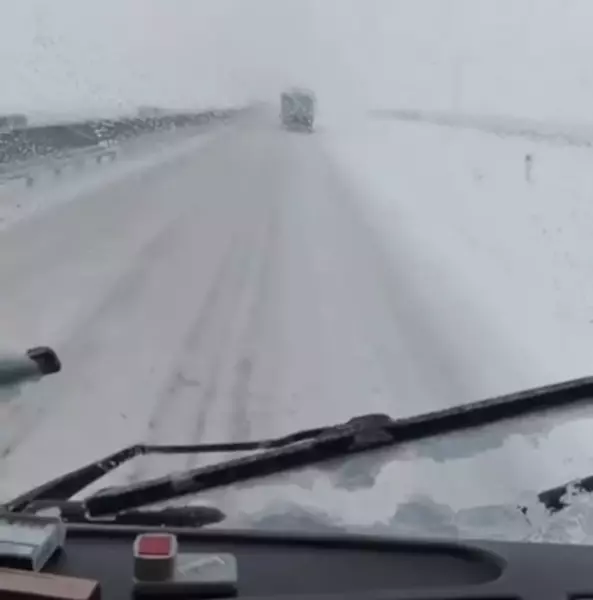 Фото к материалу: Водителей Ростовской области предупреждают о снегопаде и гололедице на дорогах