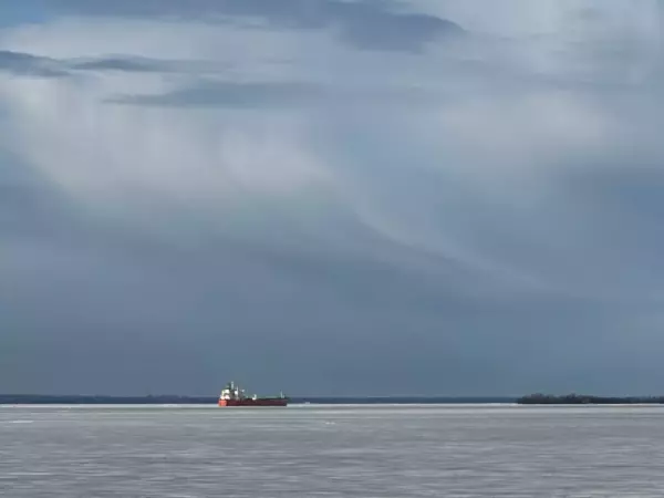 Фото к материалу: С начала ледокольной проводки в портах Азовского моря ледоколы провели 44 судна