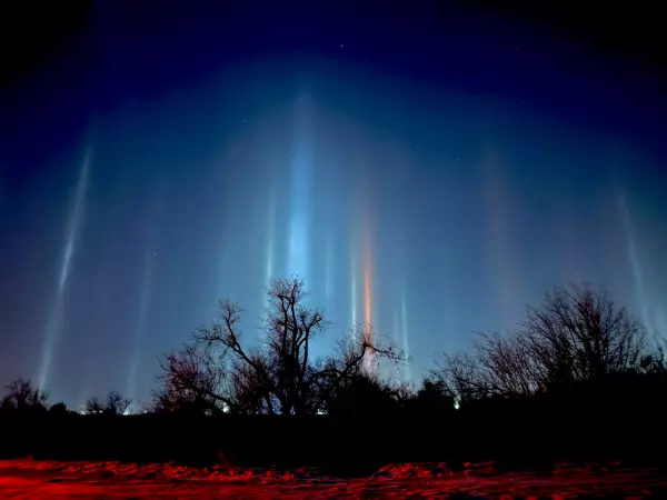 Фото к материалу: Жители Ростовской области поделись невероятными снимками световых столбов