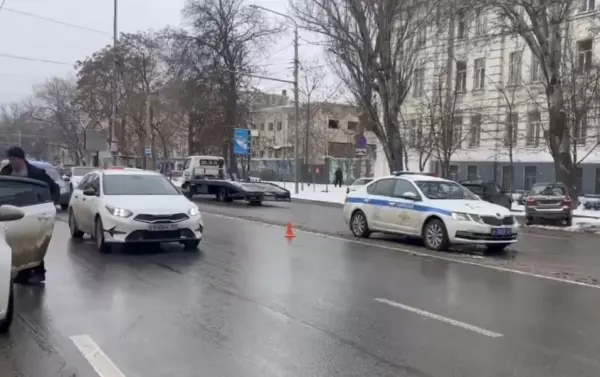 Фото к материалу: Раздавило на дороге: в центре Ростова пешехода сбила иномарка, а затем переехал автобус