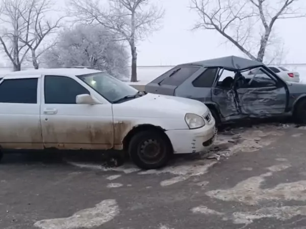 Фото к материалу: В Ростовской области в массовом ДТП погиб пассажир «ВАЗа» и еще один пострадал