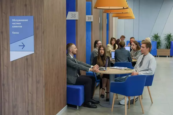 Фото к материалу: ВТБ вновь вошел в число лидеров рейтинга работодателей HeadHunter