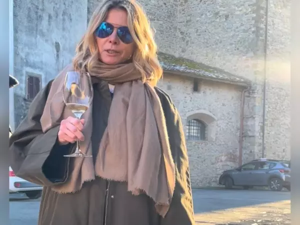 Фото к материалу: Спивается на глазах: поклонники обеспокоены состоянием Юлии Высоцкой