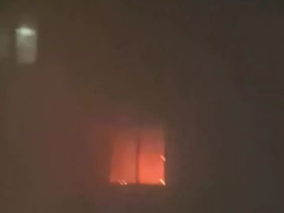 Из горящей многоэтажки на Шолохова в Ростове 20 человек эвакуировали и еще троих спасли