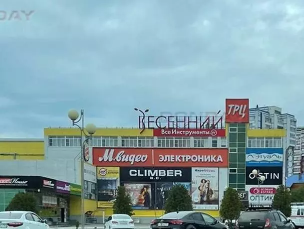 Девять человек госпитализировали после массового отравления в фуд-корте ТРЦ в Волгодонске