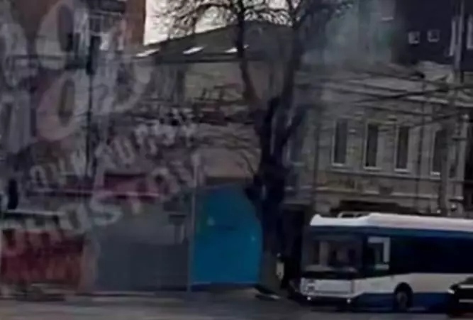 В центре Ростова оборвался провод троллейбусной контактной сети