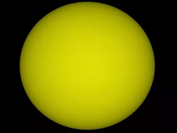 Фото к материалу: Солнце стало похоже на «идеальный диск» впервые за 5 лет из-за отсутствия пятен