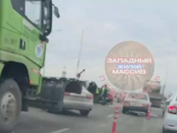 Фото к материалу: Водитель легковушки пострадал  в ДТП с грузовиком на РТК «Западная хорда» в Ростове