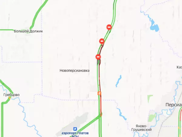 Фото к материалу: Десятикилометровая пробка сковала движение на трассе М-4 «Дон» под Шахтами