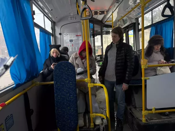 Фото к материалу: В Ростове активисты собрали более тысячи подписей за сохранение троллейбусных маршрутов