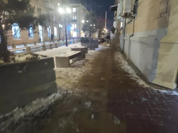 Фото к материалу: За неделю в Ростове почти пять сотен человек получили травмы из-за гололеда