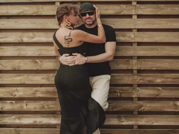 Фото к материалу: Полина Диброва сделала татуировку на спине в виде змеи