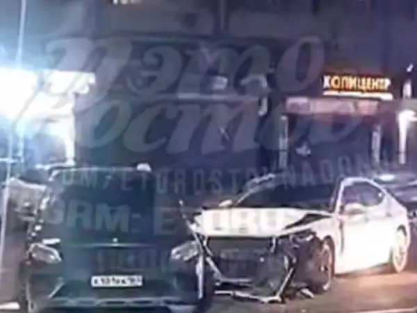 Фото к материалу: Очевидцы сообщают о жестком ДТП в Ростове на Добровольского