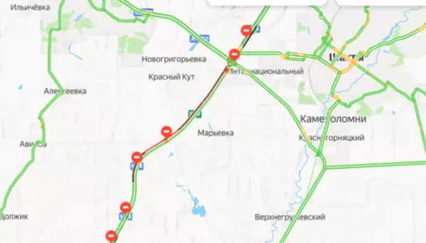 Фото к материалу: В Ростовской области пробка возле аэропорта Платов увеличилась до 17 километров