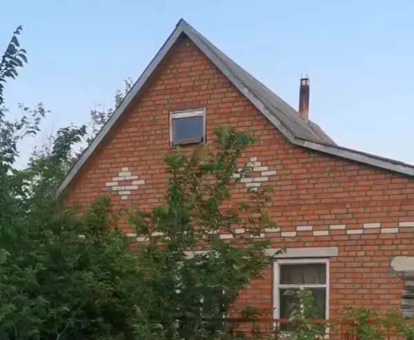 Фото к материалу: В поселке Усть-Донецком жители улицы Школьной ждут воду 35 лет