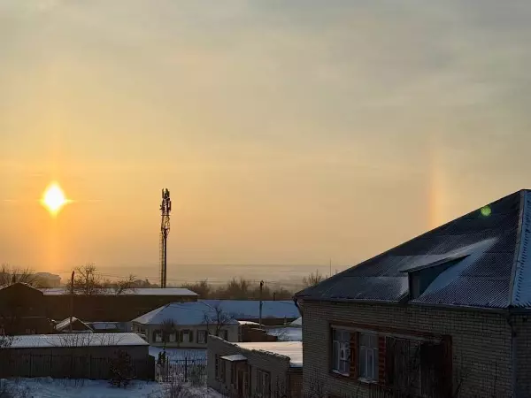 Фото к материалу: Жители Ростовской области третий день наблюдают в небе необычное явление - гало