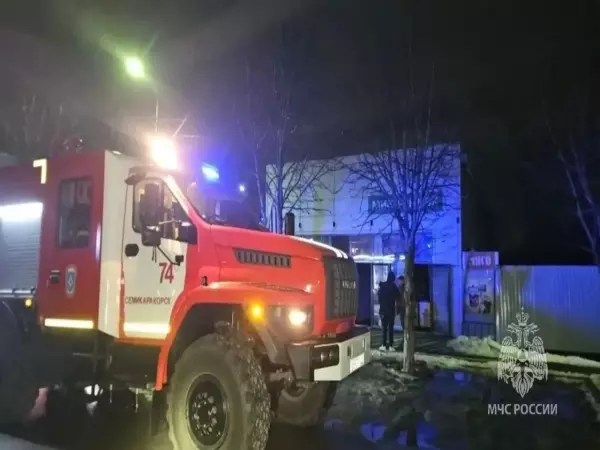 Фото к материалу: В Ростовской области сгорел продуктовый магазин