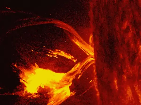 Фото к материалу: На Солнце 16 февраля произошла сильная вспышка