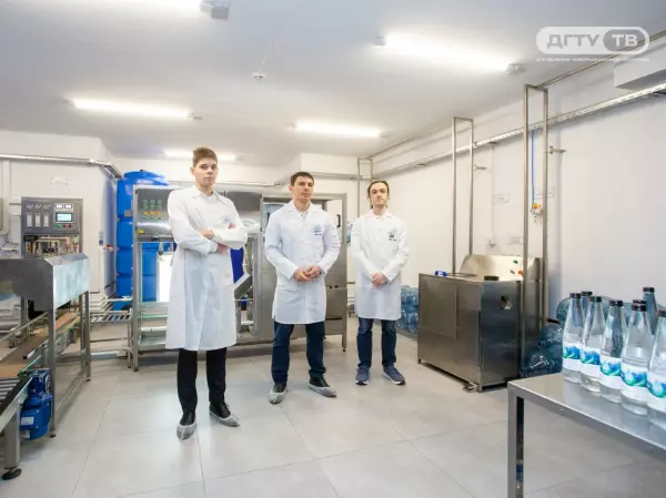 Фото к материалу: В ДГТУ запустили первую в России университетскую лабораторию с полным циклом производства воды
